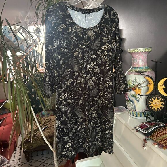 2 Dye 4 Chic Long Sleeve Black and Gold Floral Dress - Picture 7 of 16